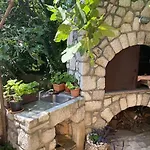 Apartment Leda *